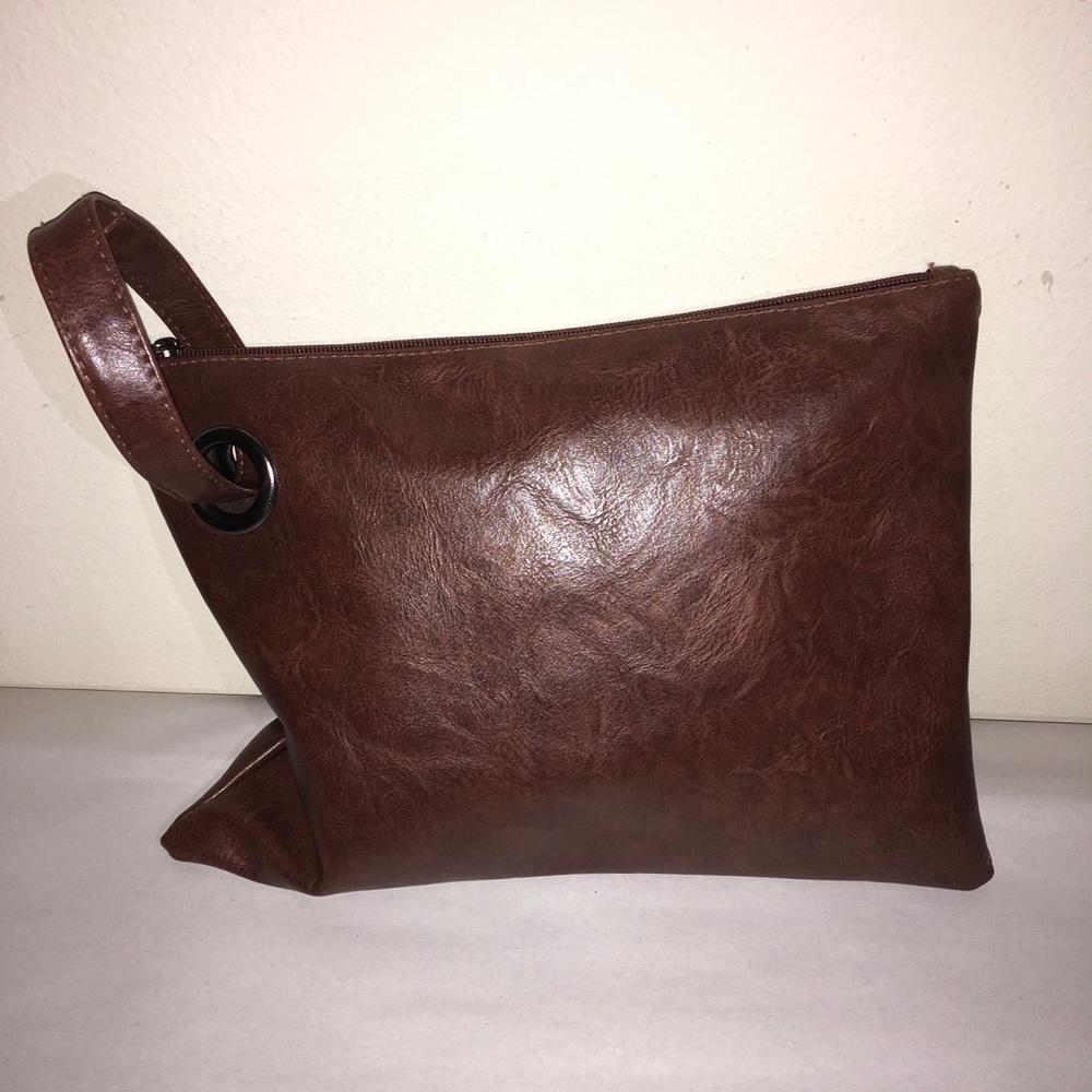 Asset brown clutch bag.